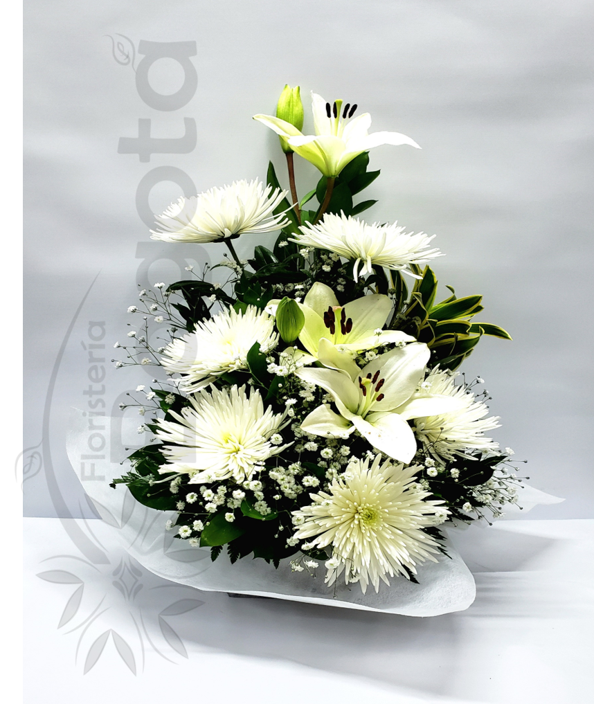Arreglo floral con lirios y crisantemos