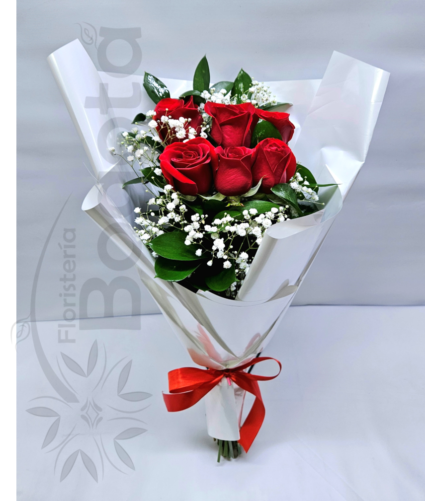 Arreglo bouquet con rosas rojas