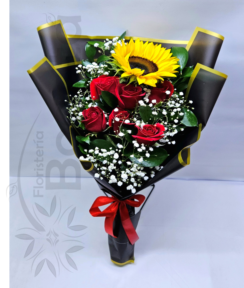Arreglo bouquet con rosas rojas y girasol