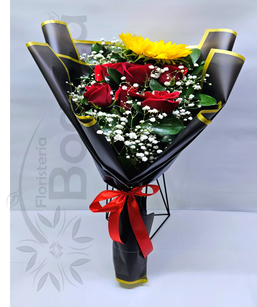 Arreglo bouquet con rosas rojas y girasol