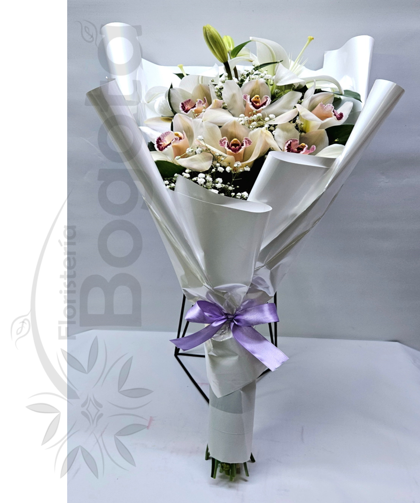 Arreglo bouquet con orquídeas cymbidium y lirios