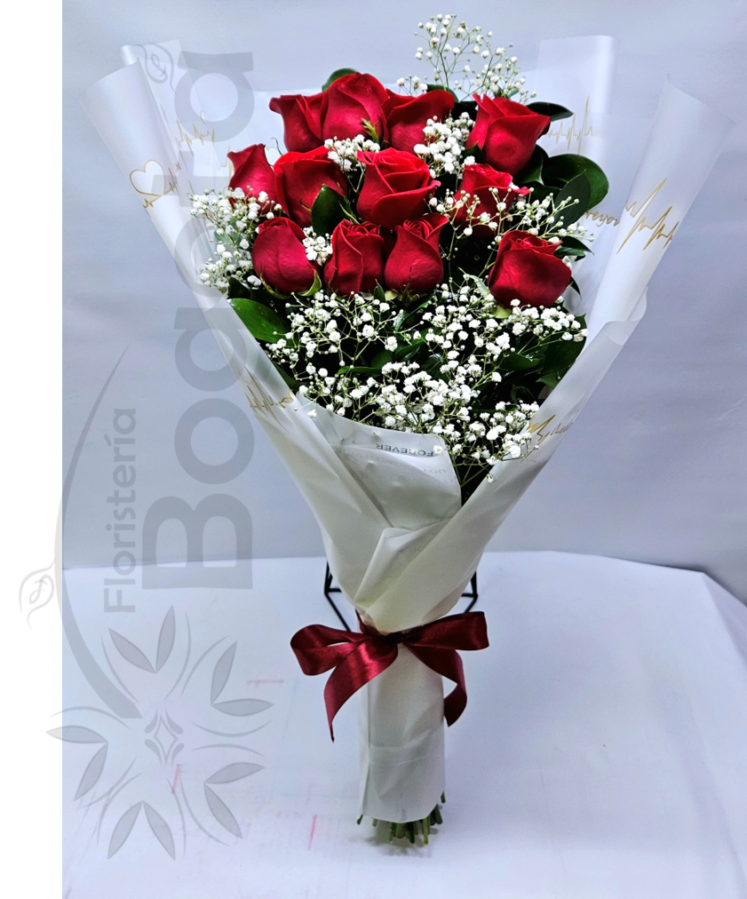 Arreglo bouquet con rosas rojas