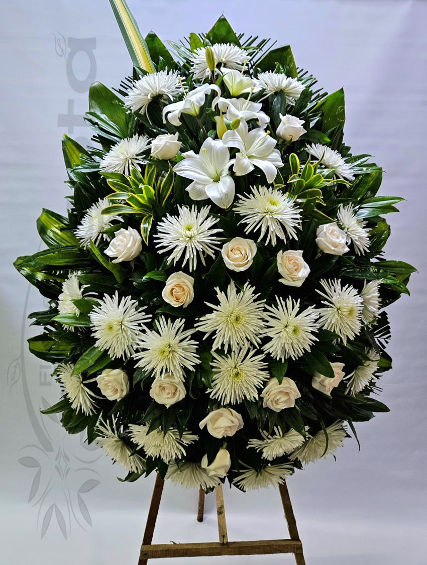 Pedestal con rosas y crisantemas