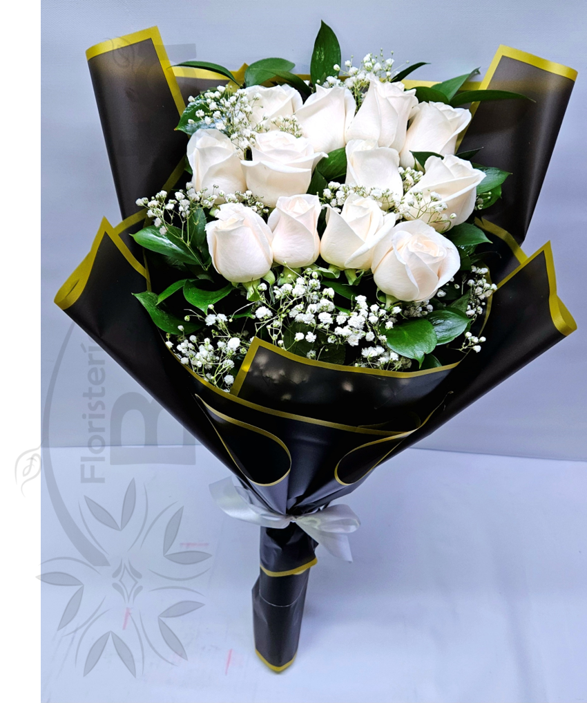 Arreglo bouquet con rosas blancas