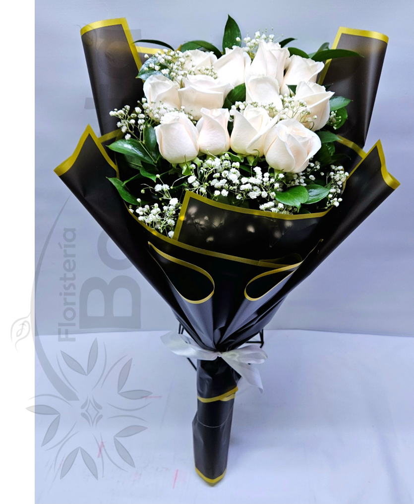 Arreglo bouquet con rosas blancas